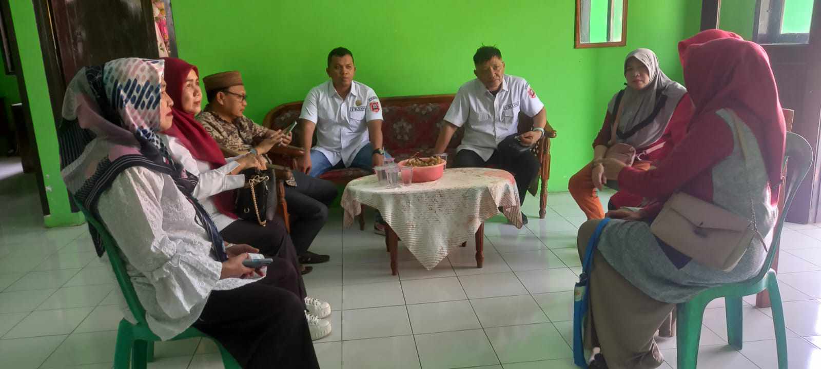 FKDM Manado FKDM Manado menginisiasi pertemuan tokoh agama dan tokoh masyarakat di Kelurahan Banjer