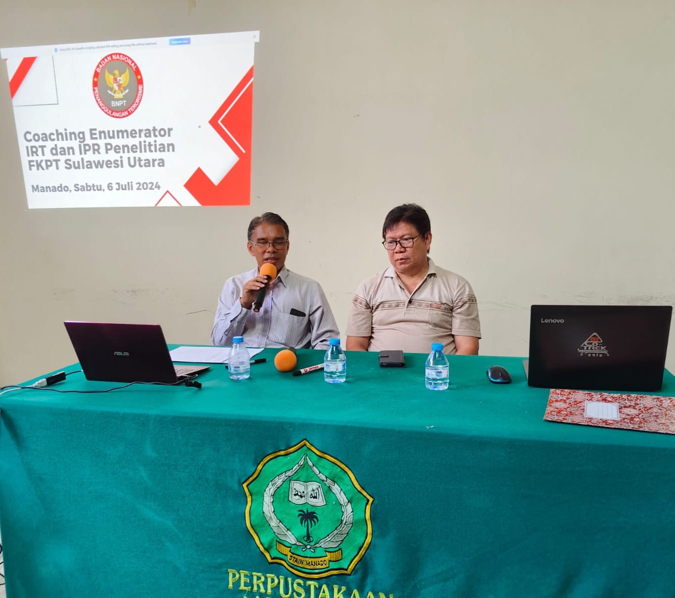 Kabid Penelitian FKPT Sulut, Prof Delmus Puneri Salim, Ph.D dan Ketua FKPT Sulut, Max Togas, SH MH