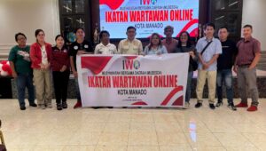Foto Bersama Pengurus IWO Kota Manado