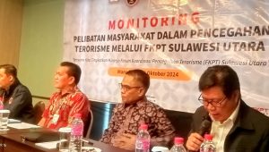 HADIR Direktur Pencegahan BNPT RI, Prof Dr Irfan Idris M.A dan Kasubdit Pemberdayaan Masyarakat BNPT RI, Kolonel (Sus) Dr Harianto, S.Pd, M.Pd, Kolonel (Sus) Dr Harianto, S.Pd, M.Pd, Pelaksana tugas (Plt) Kaban Kesbangpol Sulut, Johny Alexander Suak, M.Si, Ketua FKPT Sulut; Max Togas SH MA