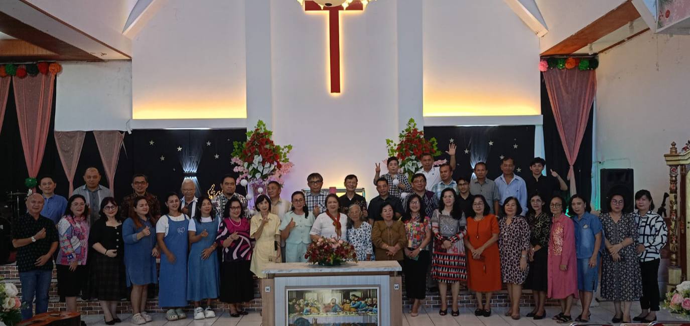 RUKUN MELELOAN - Rukun Meleloan Pakuure Raya saat foto bersama di pertemuan dan ibadah bulan Februari 2025