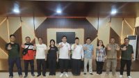 Pengurus FKPT Sulut dan Enumerator foto bersama setelah pertemuan