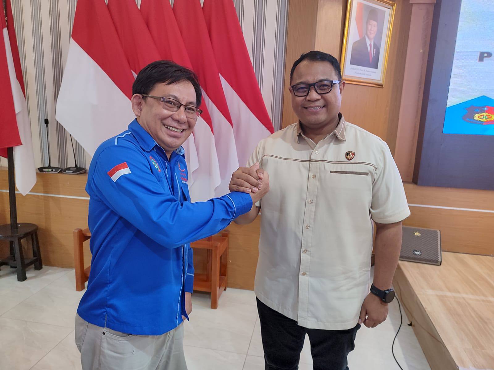 Aswin D Lumintang, Ketua FSP PPMI Sulut bersama Dirkrimsus Polda Sulut, Kombes Pol F.X Winardi Prabowo
