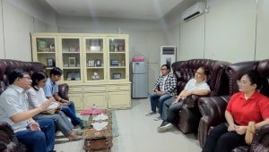 Pengurus Daerah FSP PPMI SPSI Sulut dan PC FSP PPMI SPSI Kota Manado saat menemui Kadis Ketenagakerjaan Kota Manado, Fadly Kasim, SH didampingi Kabid Hubungan Industrial Disnaker Kota Manado, Muhammad Jabir Awal