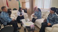 Delegasi FKPT Kota Manado yang terdiri Ketua Meiske Conny Lantu, SE dan dua personel lainnya yakni Joan Pinontoan, S.Sos, M.Si dan Sakti Sutanzah Kader, diterima secara langsung oleh Kepala Kemenag Kota Manado, Hj Rogaya Udin, M.Pd.