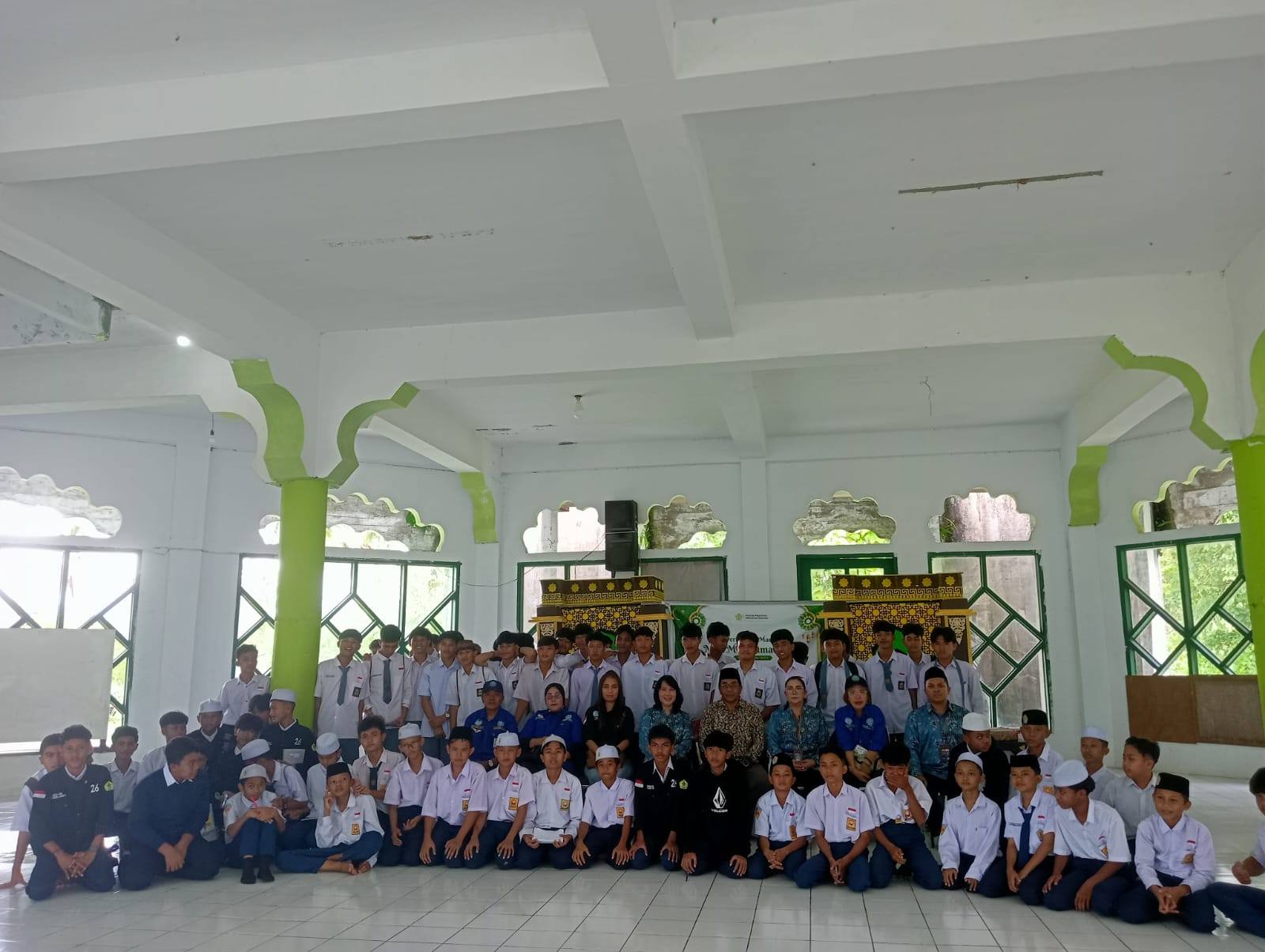 Aswin-FKPT Manado ANTI RADIKALISME - FKPT Manado melakukan kampanye anti paham radikalisme dan terorisme di Pondok Pesantren Alhairat Mapanget, Kota Manado.