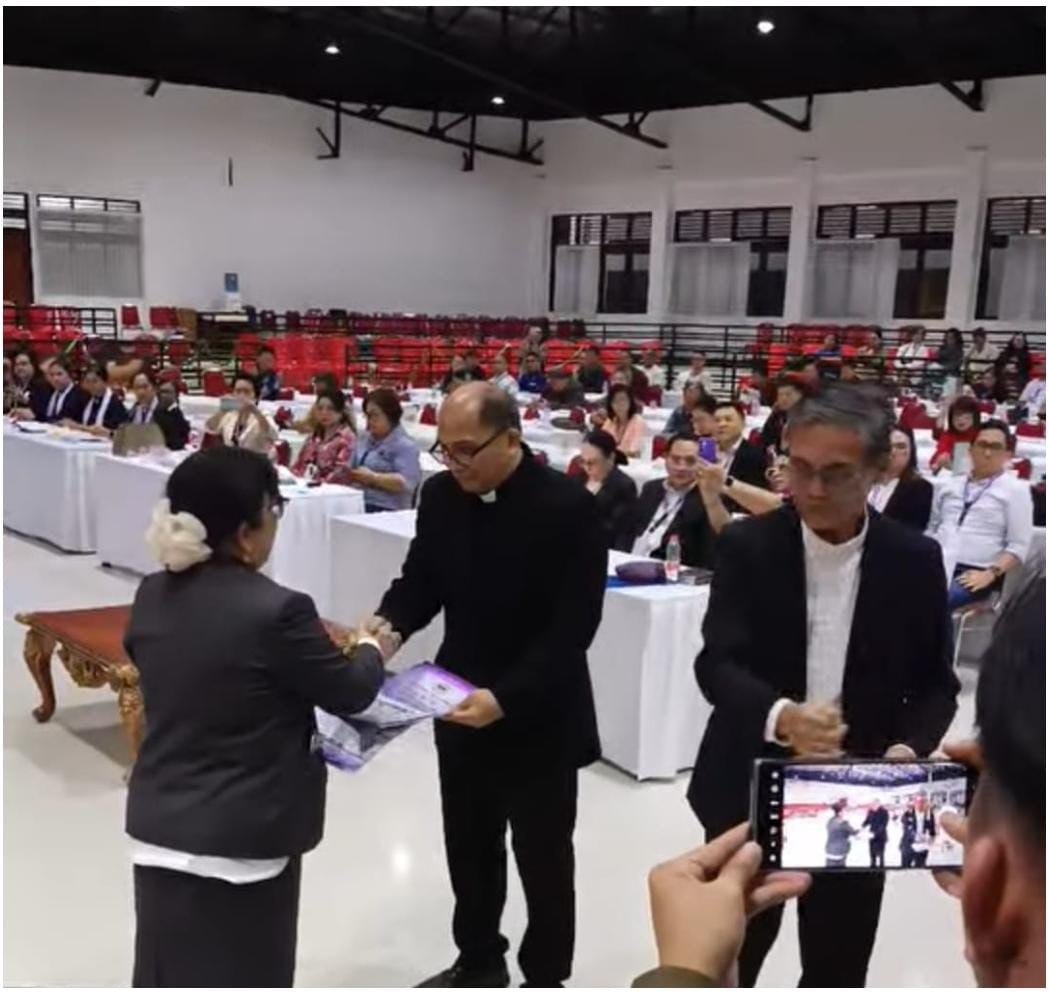 Pelantikan dilakukan dalam rangkaian ibadah Penutupan Sidang Majelis Sinode Tahunan (SMST) ke-38 GMIM yang digelar di Auditorium Bukit Inspirasi (ABI), Tomohon.