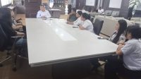 KANTOR GUBERNUR - Sebagian ABK Amadeus saat mengeluhkan gaji mereka belum dibayar Pengelola melalui Stafsus Gubernur, Tommy Sampelan di Lantai 6, Kantor Gubernur
