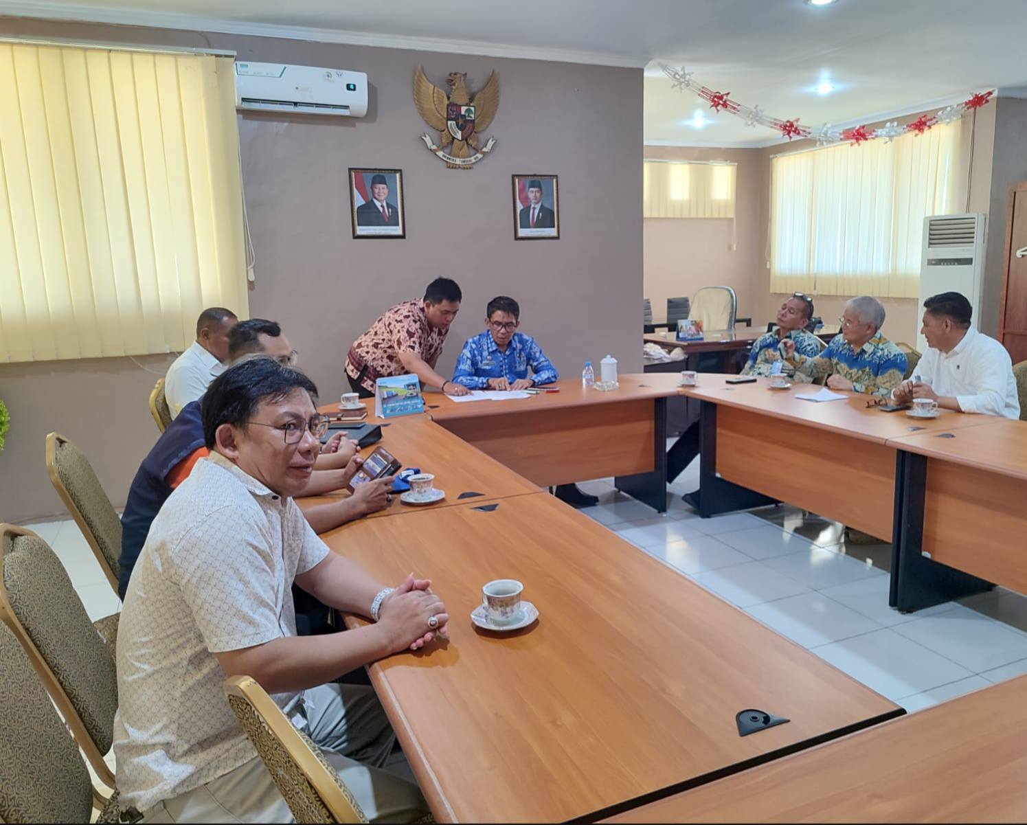 Pertemuan Pimpinan Organisasi Buruh/Pekerja di Kantor Disnakertrans Sulut