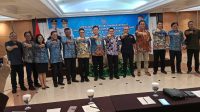 Pengurus FKPT Sulut foto bersama Plt Sekprov Sulut, Dr Denny Mangala dan pemateri