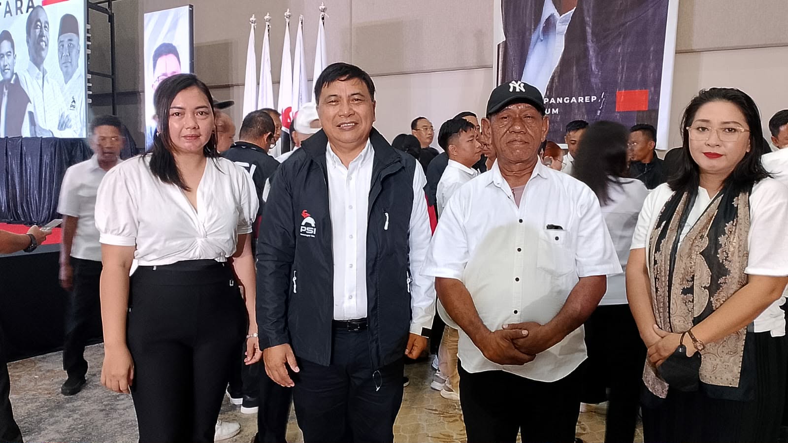 James Karinda SH MH bersama beberapa kader PSI Sulut