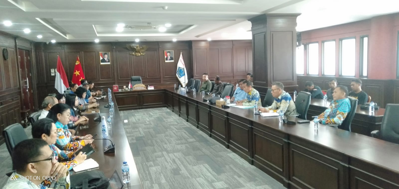 KASUS PHK - Pertemuan Manajemen Sintesa Peninsula Hotel Manado dengan Tim Ahli Gubernur dan Kadisnakertrans Sulut serta KSPSI AGN Sulut. Termasuk karyawan yang di PHK sepihak, Kamis, 6 Agustus 2026 di Lantai 6 Kantor Gubernur