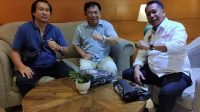 RAPAT - Bendahara KSPSI Sulut, Arthur Timbuleng, Sekretaris DPD KSPSI Sulut, Aswin Lumintang dan Kepala Sekretariat Koalisi Besar Perjuangan Buruh Indonesia, Ahmad Supriadi, SE